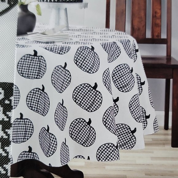 Harvest PEVA Round Tablecloth 70" Diameter Fall HoundsTooth Plaid Pumpkins NEW - Picture 1 of 5